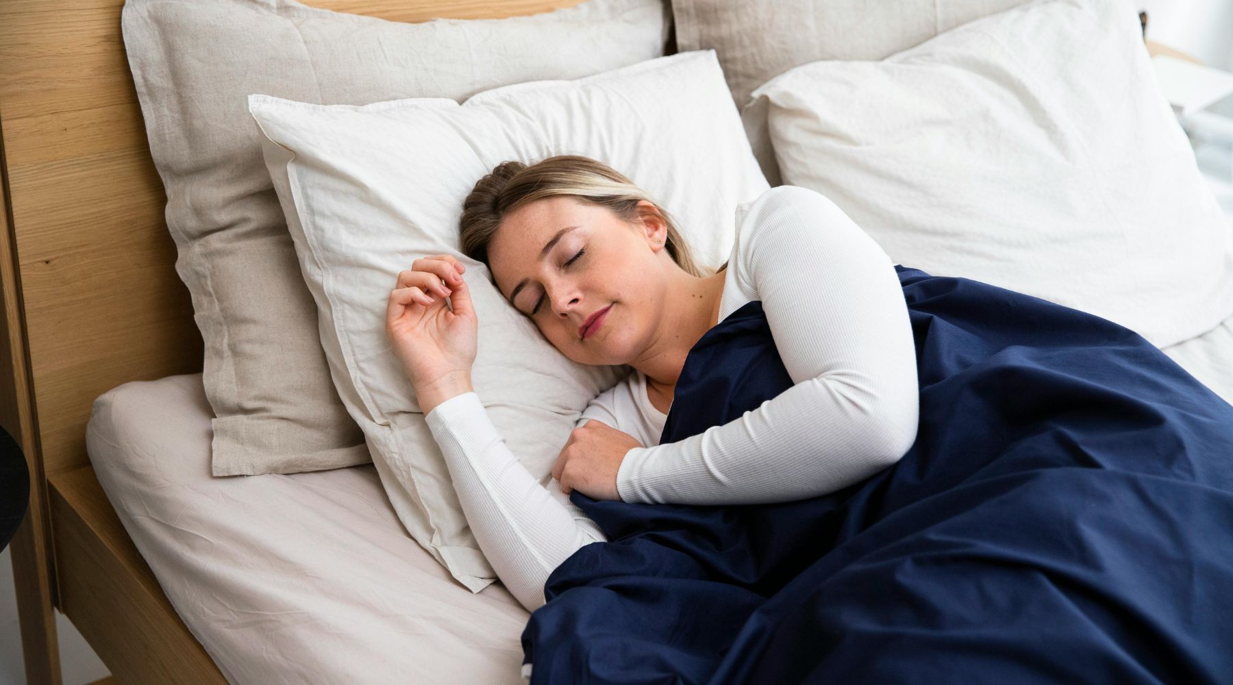 Is it better to sleep in silence or with white noise?